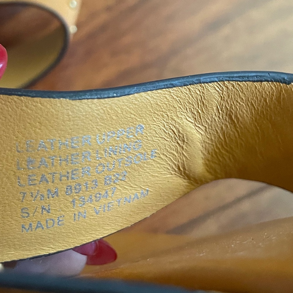 Tory Burch Tan/Mustard Color Sandals Size 7.5 -damage - Picture 5 of 5